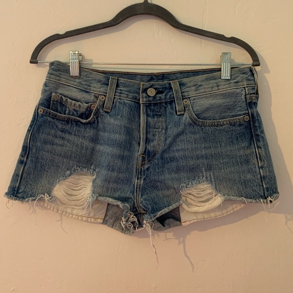 Levi’s cutoff denim shorts - Picture 2 of 4